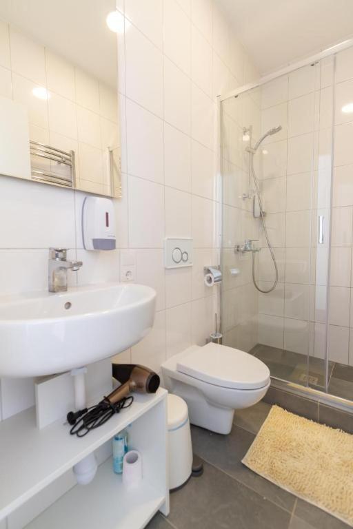 Hot Spot Apartments! VNO