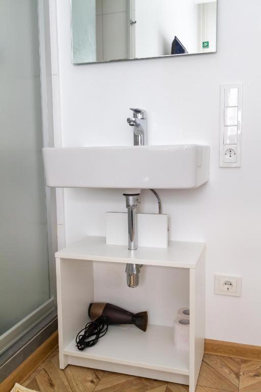 Hot Spot Apartments! * VNO